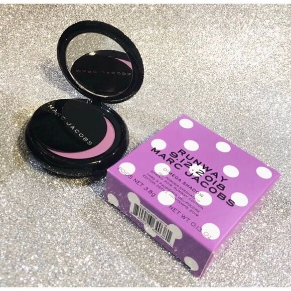 Marc Jacobs O!Mega Shadow Violet 620 Omega Gel Powder Eyeshadow Runway 2018 - Picture 2 of 5